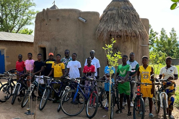 Bénin : Don de vélos de la FBC aux jeunes cyclistes de Boukombé grâce à Wheels4Life